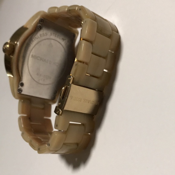 Michael Kors Watch - Nice worn few times, needs battery. - Picture 4 of 8